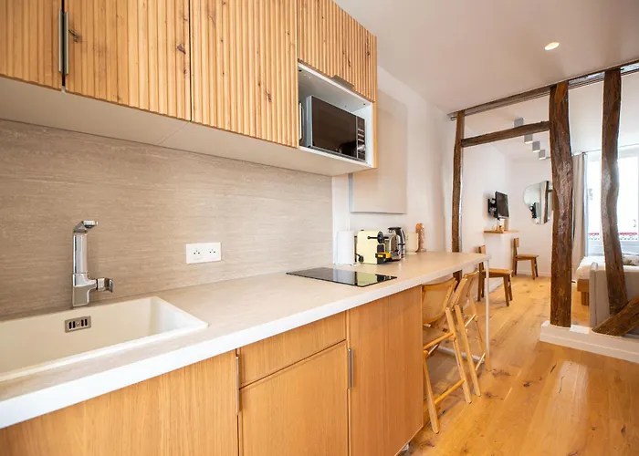 Montmartre Lovers Paris