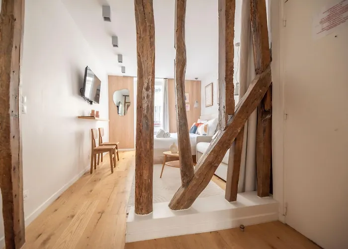 Montmartre Lovers Paris