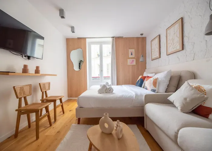 Montmartre Lovers Paris